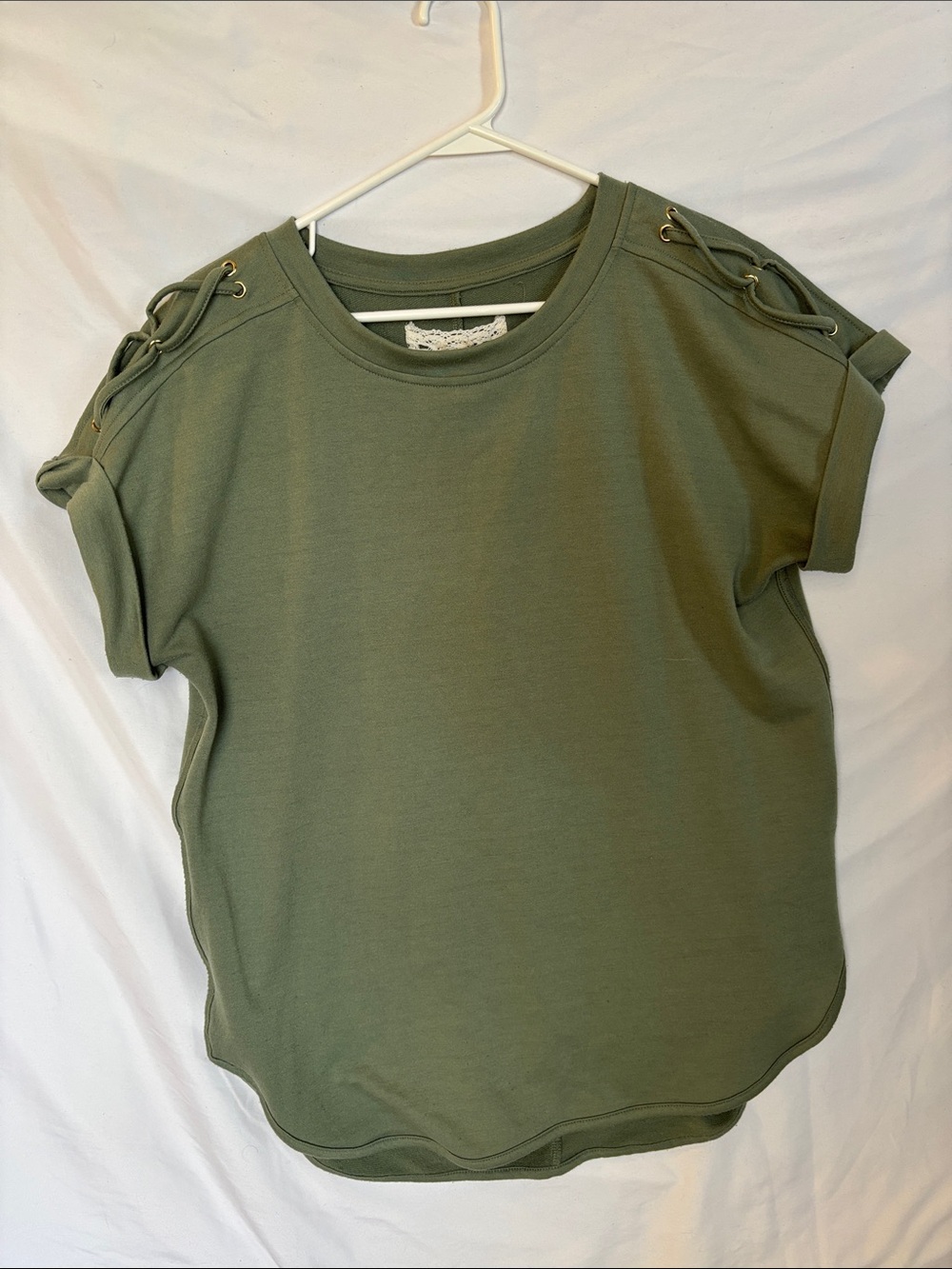 Lace-Up Shoulder Short Sleeve Tee in Olive Green